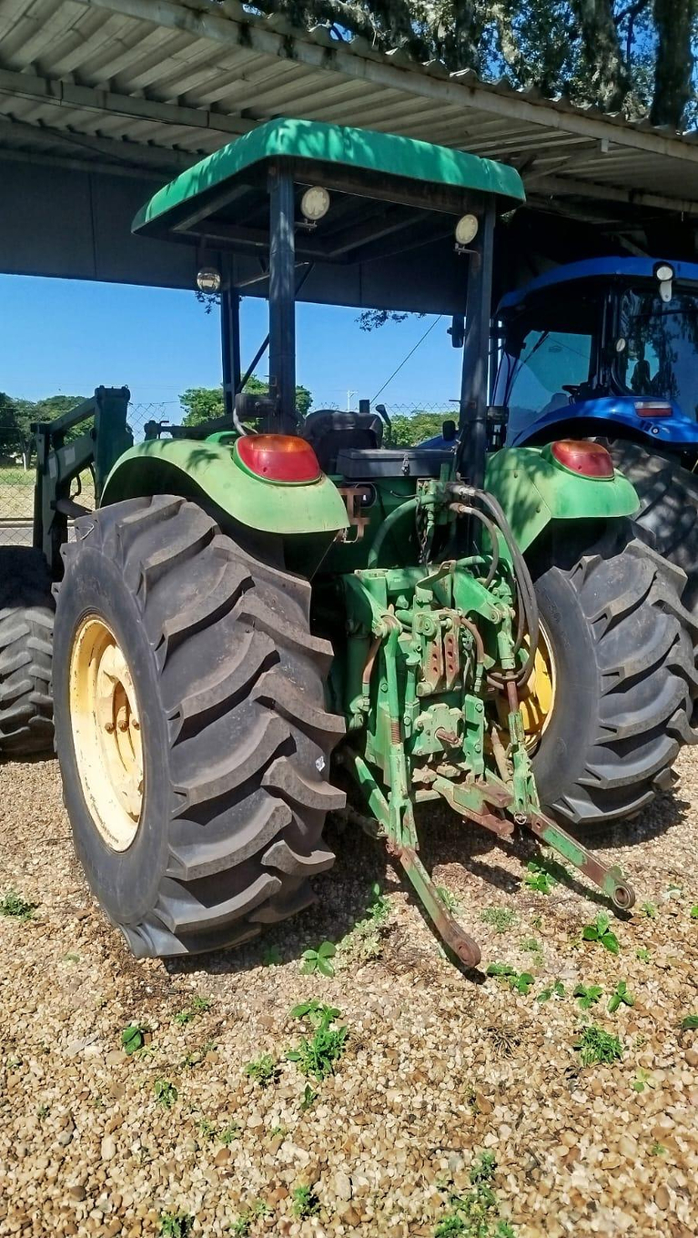 TRATOR JOHN DEERE - 6110E 2011